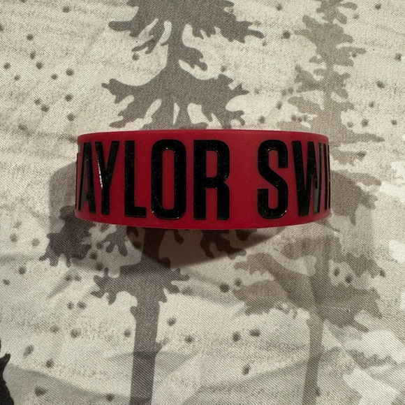 Taylor Swift RED Tour Rubber Bracelet - Picture 2 of 2